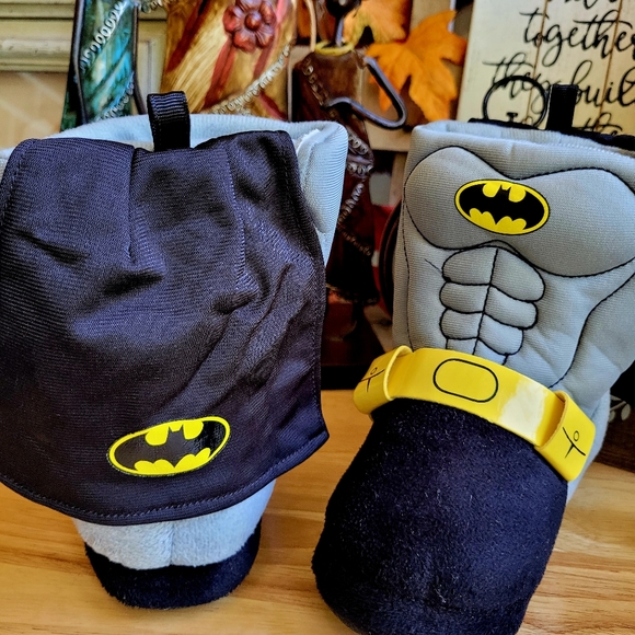 Batman Slippers - Picture 4 of 5
